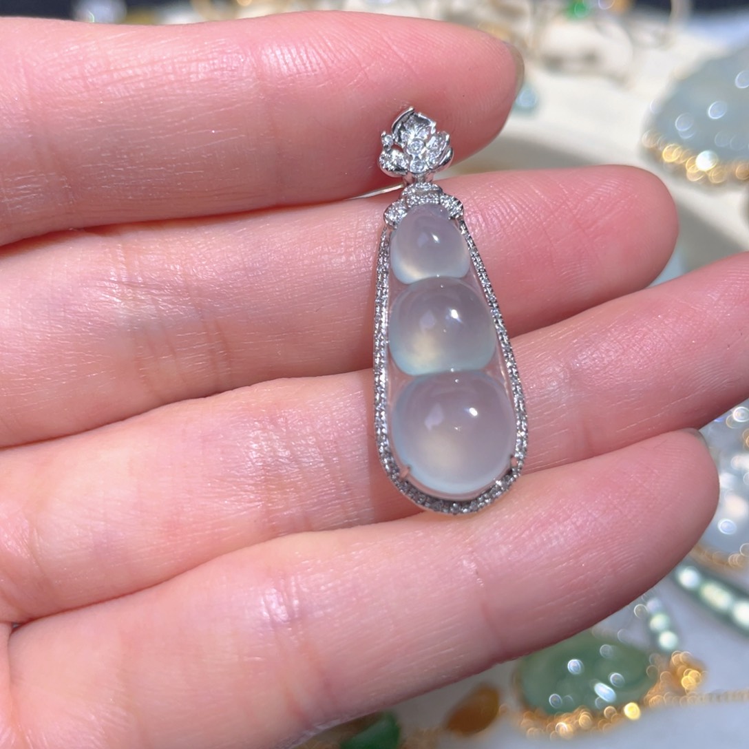 翡翠颈饰18K金镶嵌翡翠