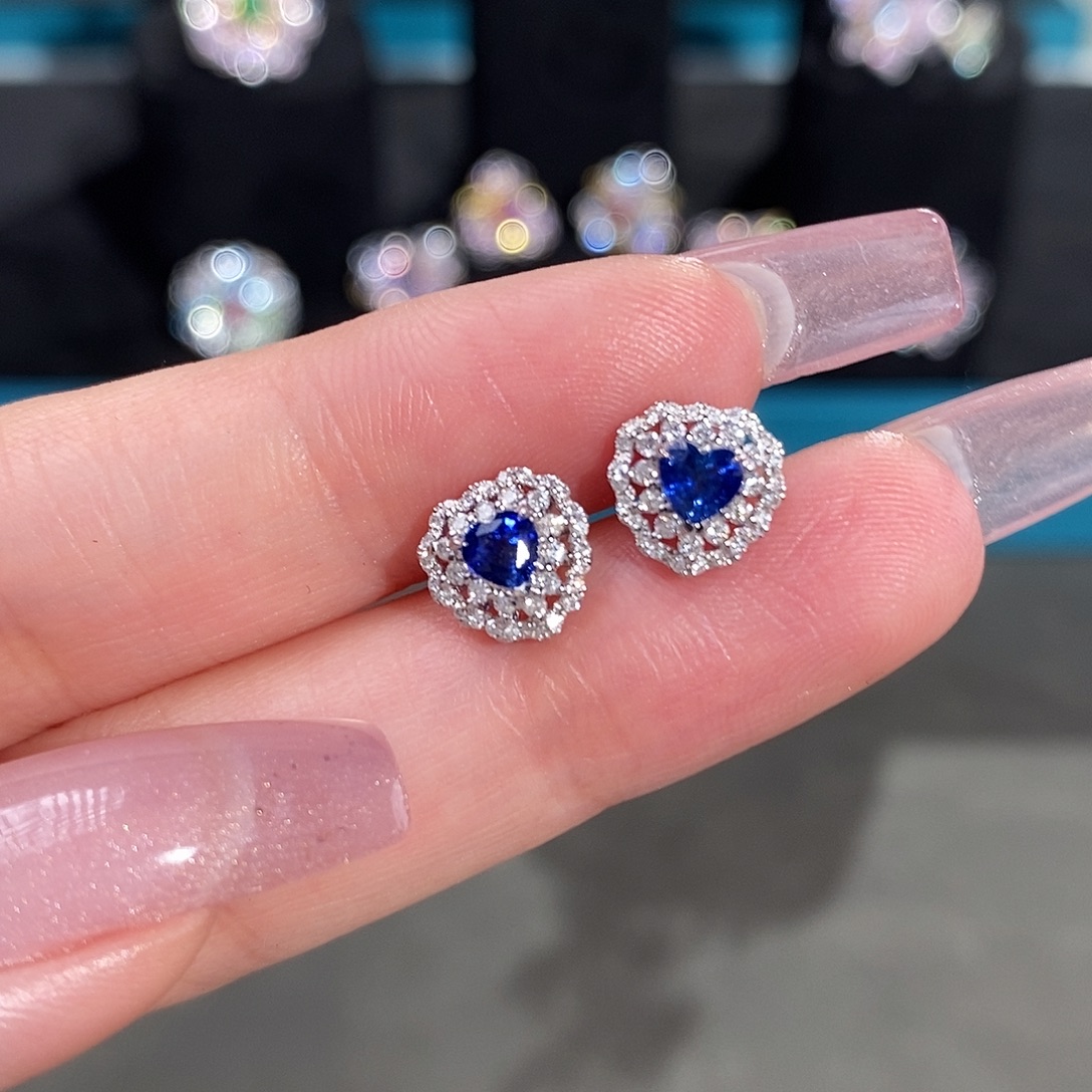 蓝宝石18K金镶嵌耳饰0.6ct