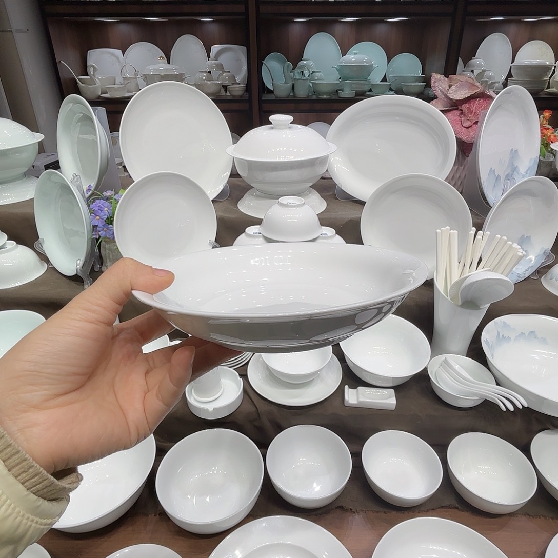 瓷高白泥8寸深盘6个，7寸深盘4个，送饭勺1个