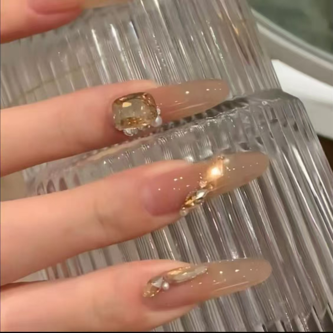 纯手工长款香槟钻裸色显白气质温柔穿戴甲高级感美甲片