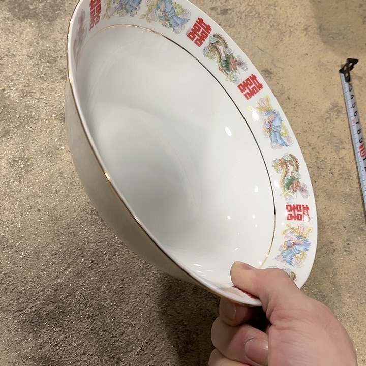 瓷片景德镇陶瓷汤碗。22.5厘米。