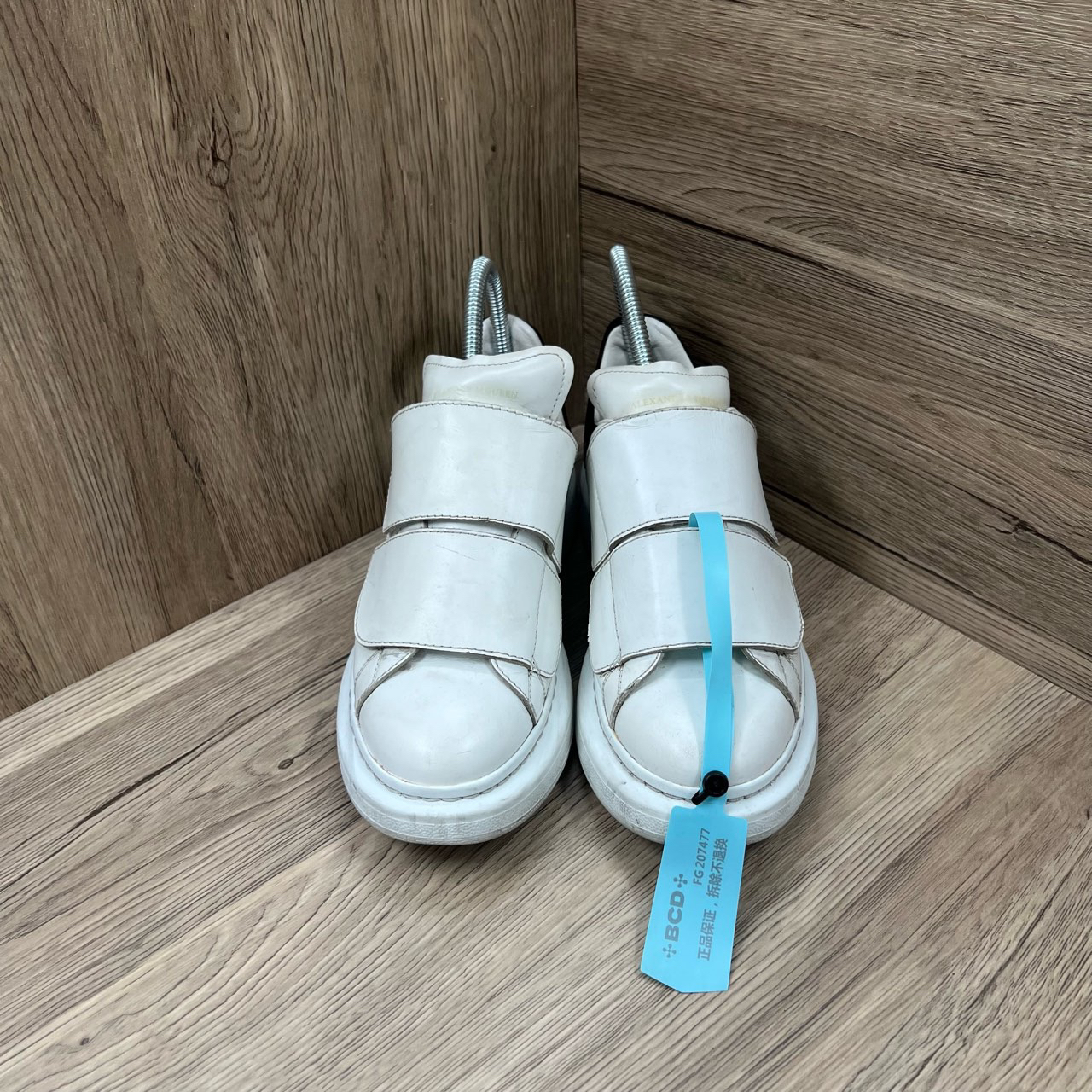 90新 Alexander McQueen/亚历山大·麦昆 白色黑尾魔术贴板鞋 37.5