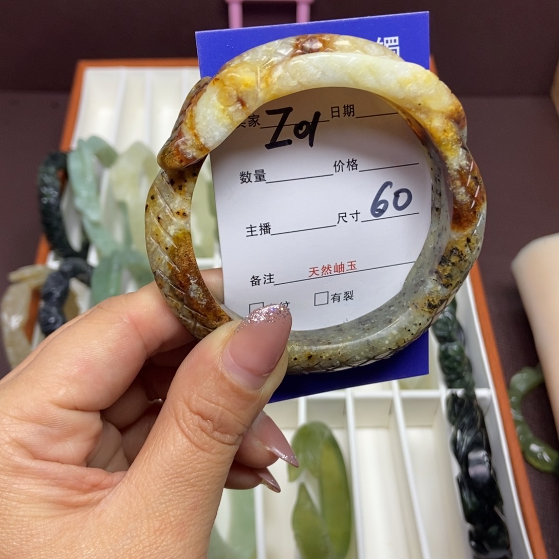 蛇纹石玉手镯未镶嵌