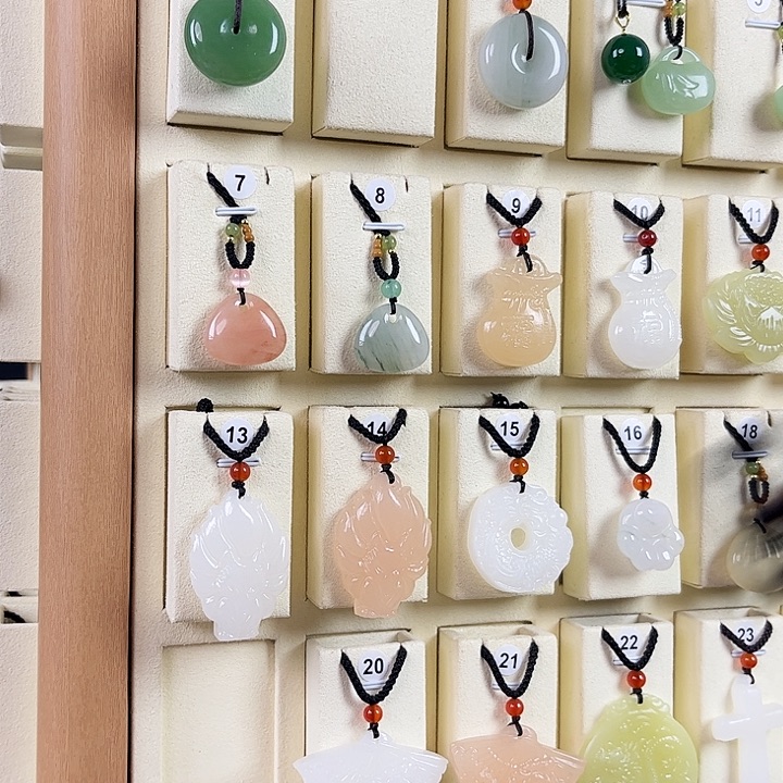 石英质玉未镶嵌颈饰