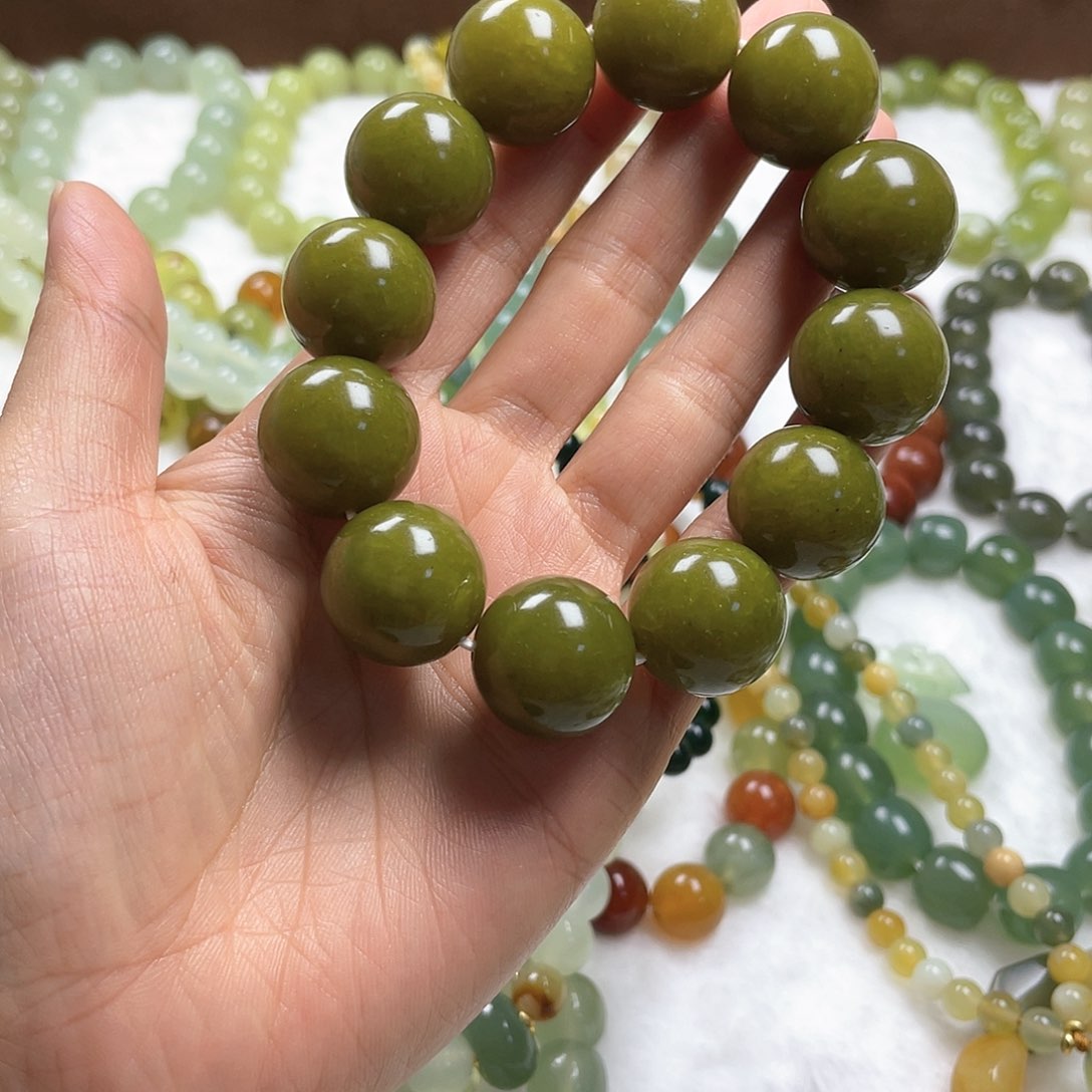 蛇纹石玉手串未镶嵌善****凡