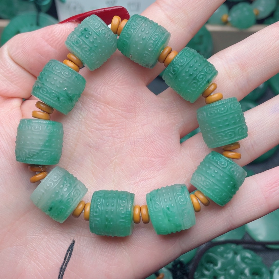 石英质玉颈饰未镶嵌