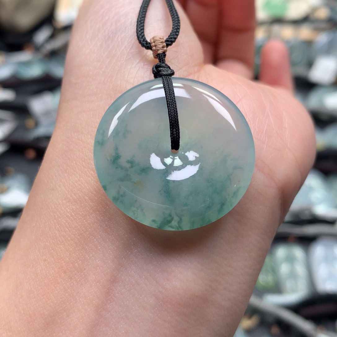 翡翠颈饰未镶嵌扣子