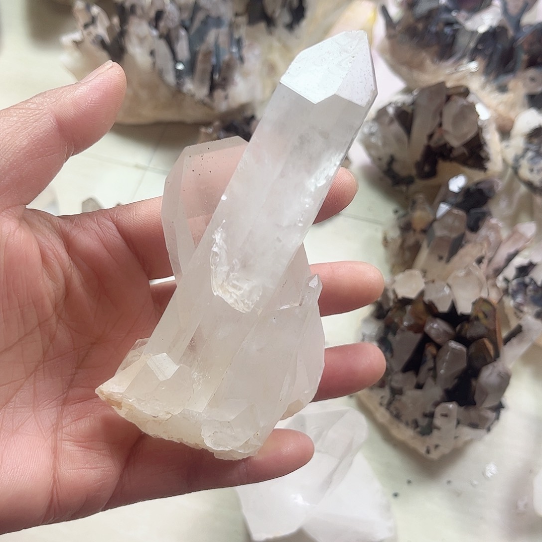 水晶天然水晶原石未镶嵌马*嘟