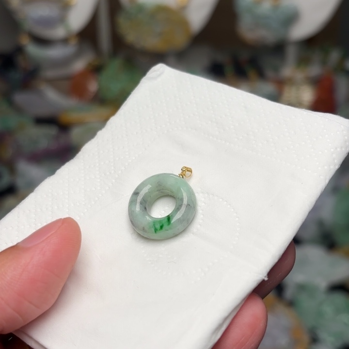 翡翠颈饰18K金镶嵌吊坠