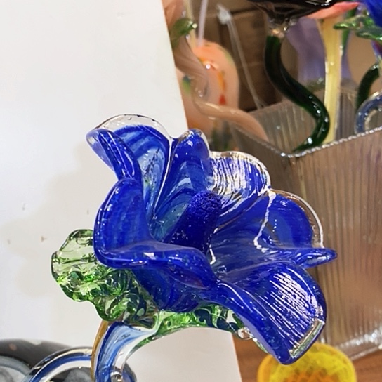 琉璃花瓶高45厘米宽9厘米