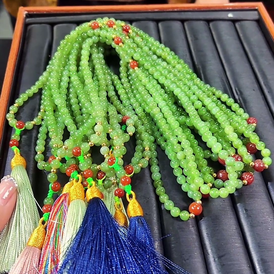 和田玉（碧玉）未镶嵌颈饰卡6发其一