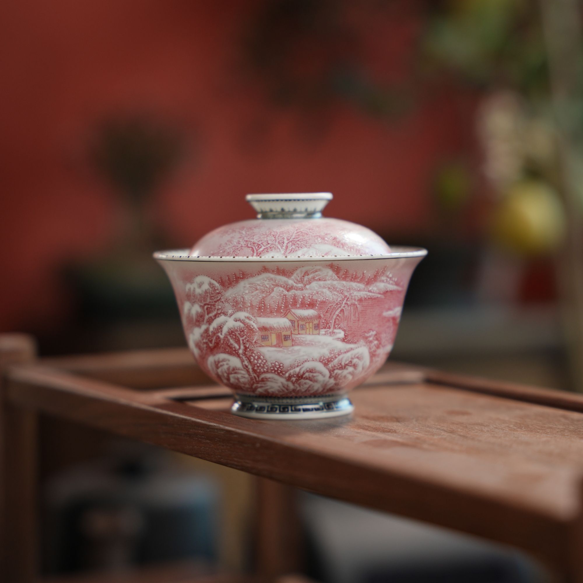 云山片玉宝石红雪景盖碗