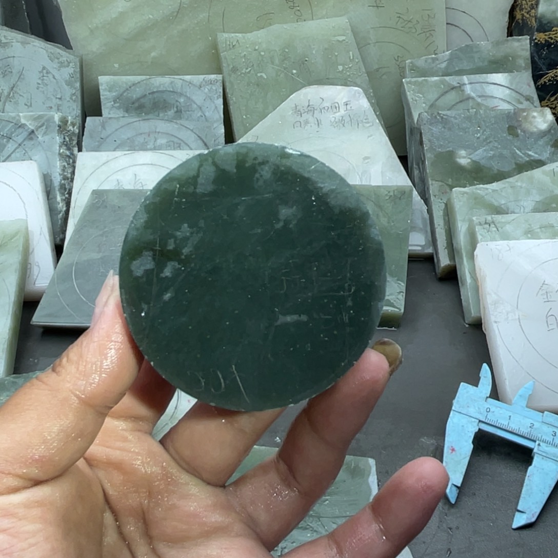 一***川和田玉手镯未镶嵌定制无事牌