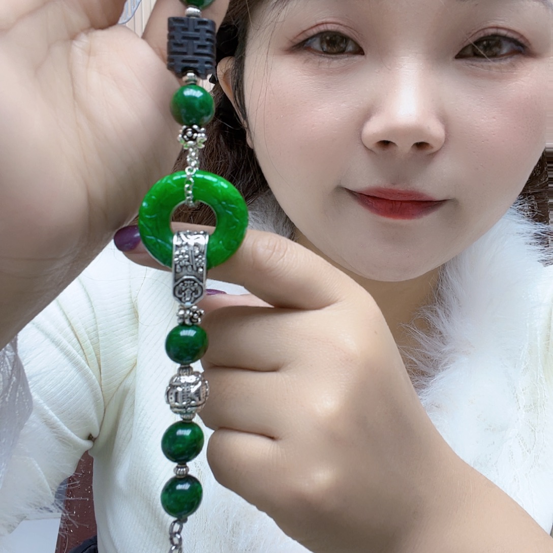 翡翠未镶嵌颈饰手链