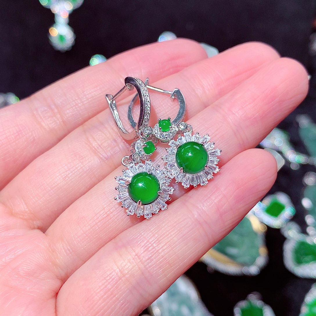 【闪购商品】翡翠吊坠(不含链)未镶嵌