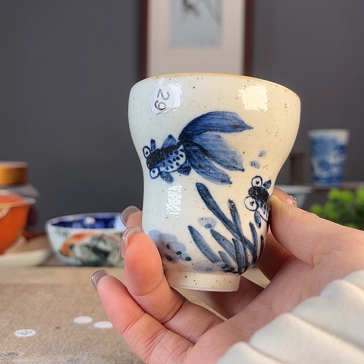 摆件景德镇陶瓷茶杯里