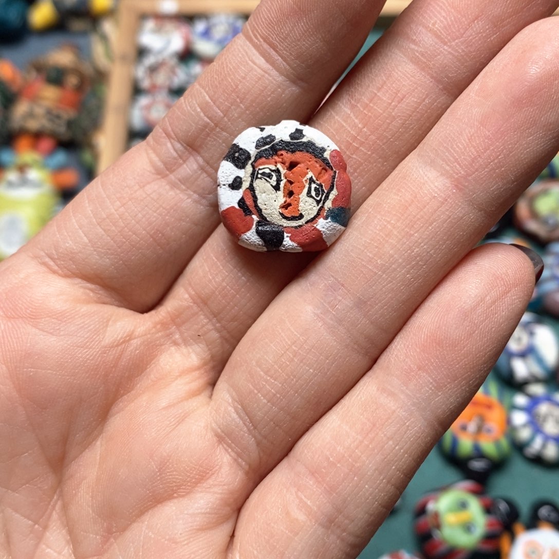 琉璃颈饰印度尼西亚双面娃娃