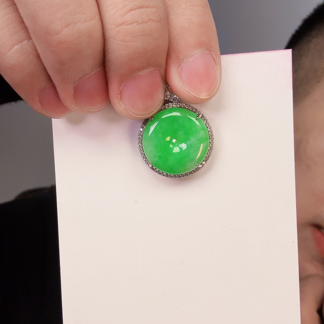 翡翠颈饰未镶嵌一件