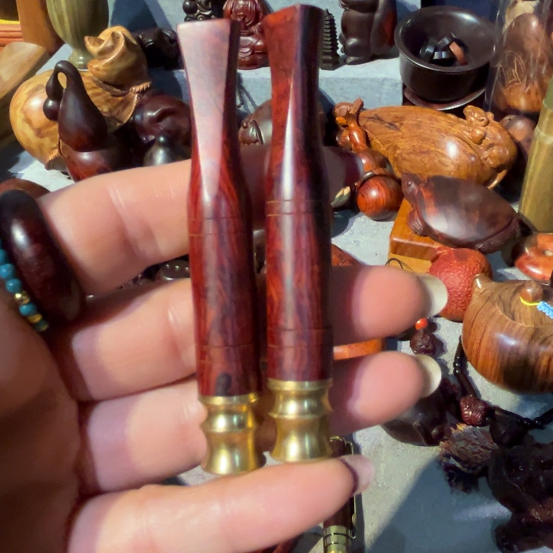 用***1微凹黄檀（南美大红酸枝）烟嘴