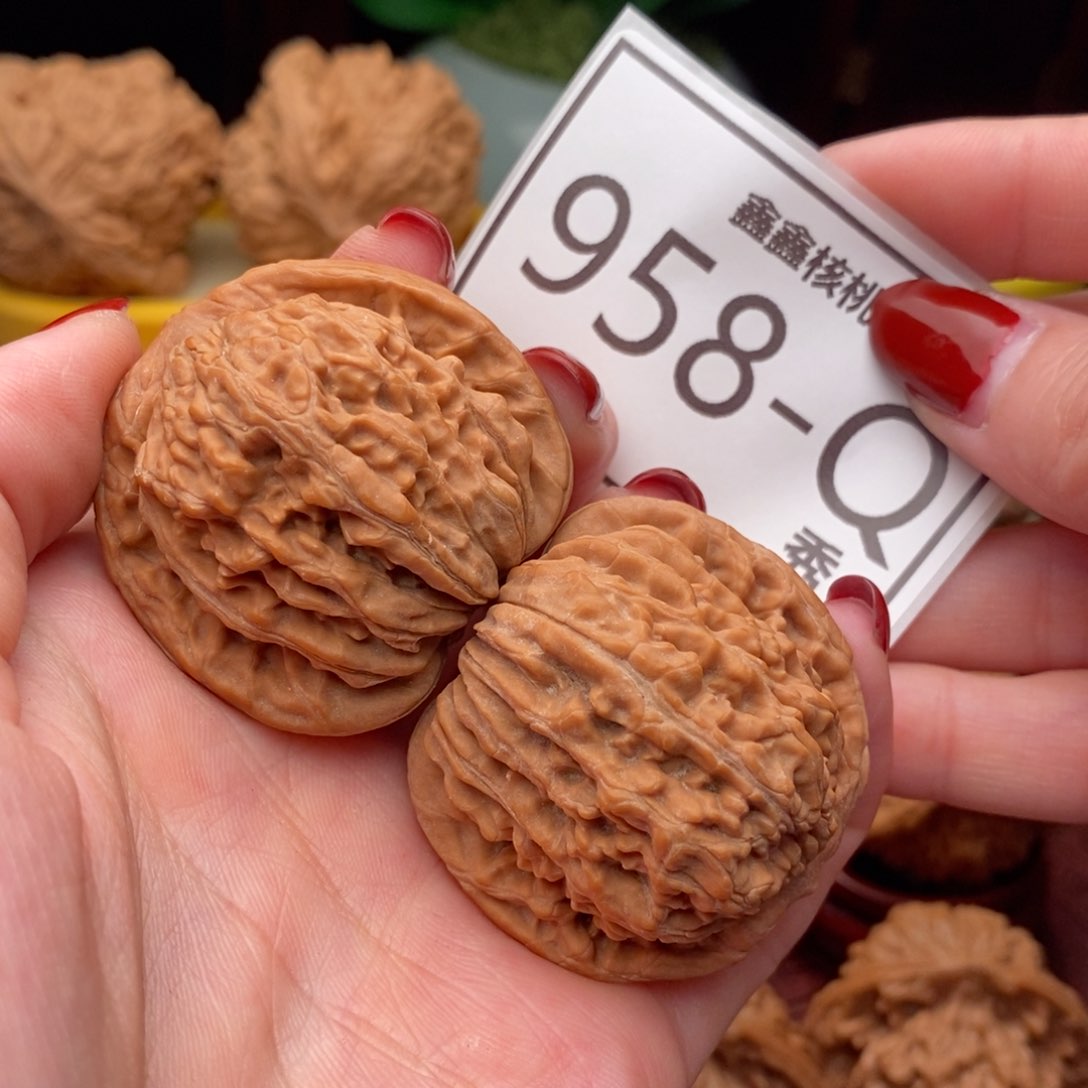 文玩核桃把件汉高楼40