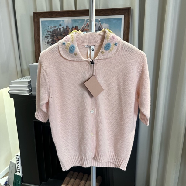 全新未使用 MIU MIU/缪缪  MIU1004 刺绣羊毛开衫42码原价16800