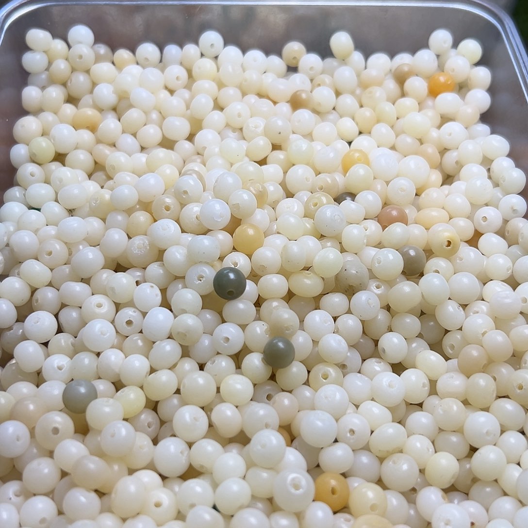 白玉菩提吊坠瑕疵卡8混400颗