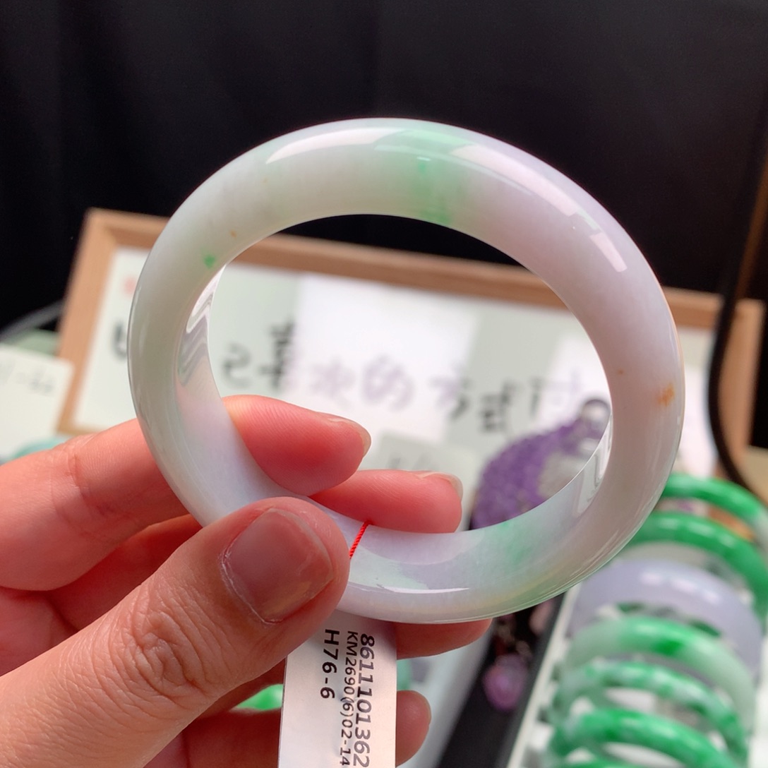 翡翠手镯未镶嵌缅甸