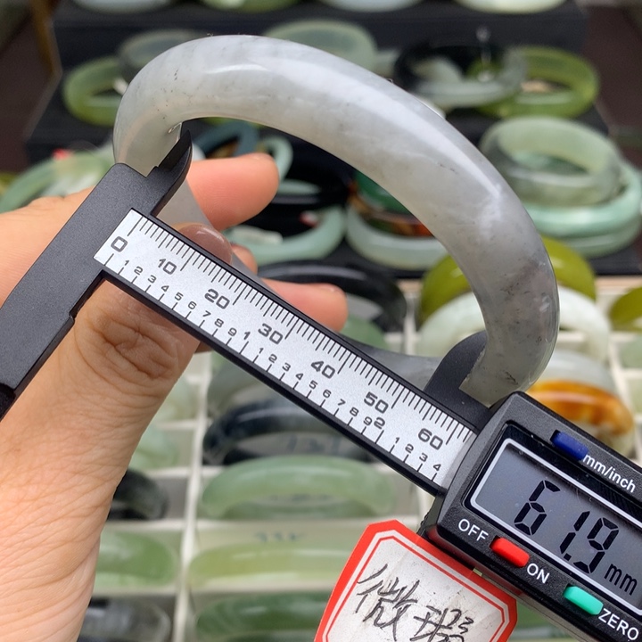 蛇纹石玉未镶嵌手镯742