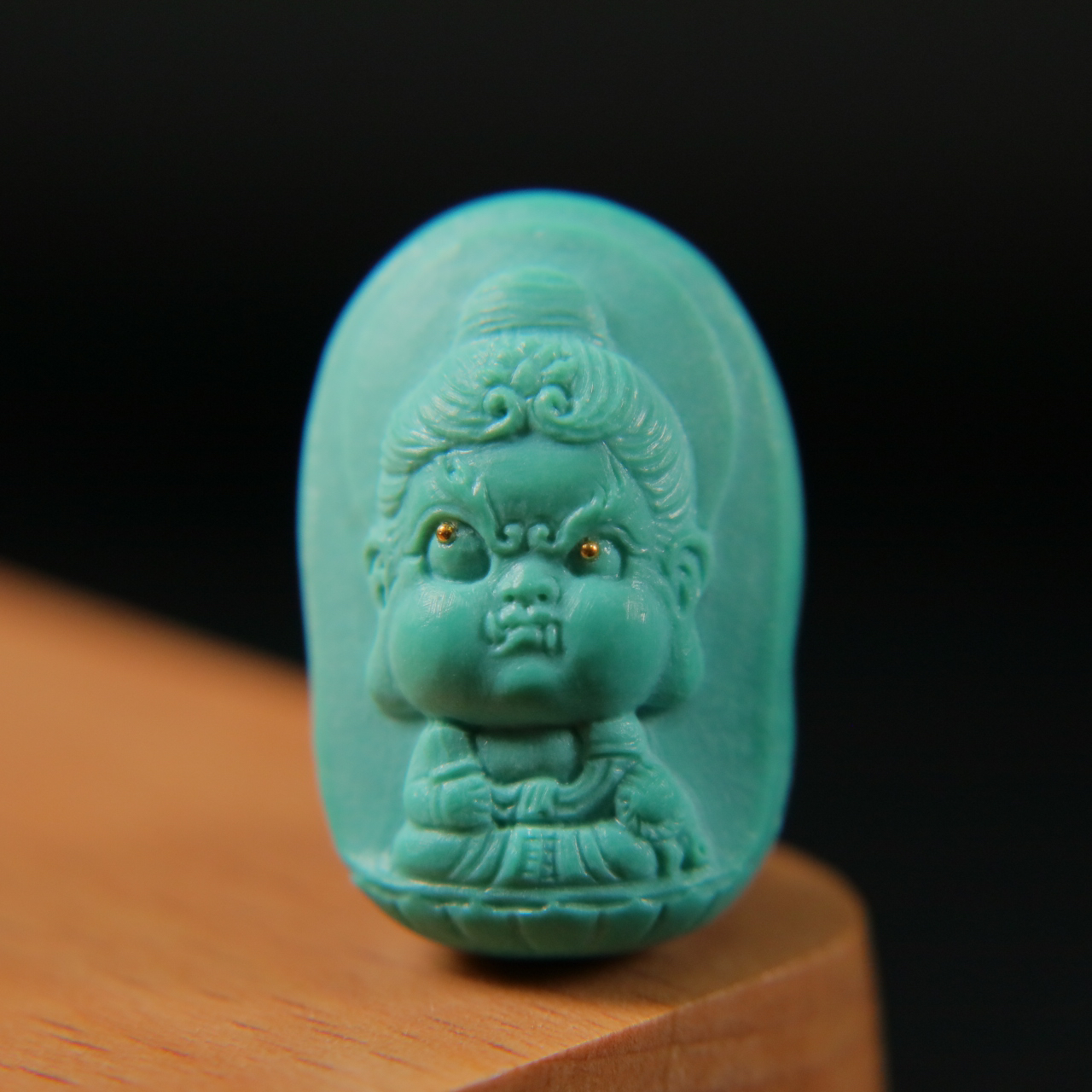 原矿绿松石果冻玉化料不动明王 尺寸14.8×22.4×10.8mm，重4.9g