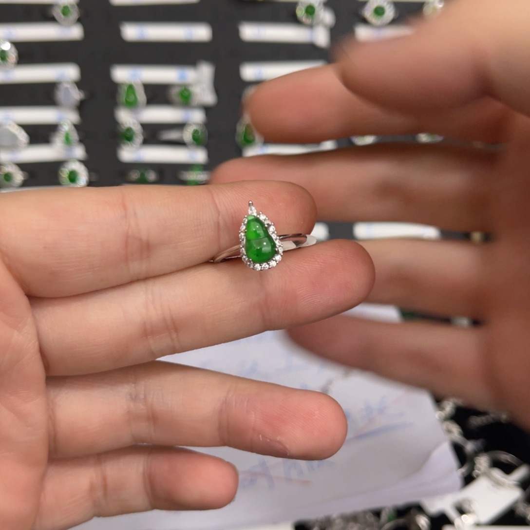 翡翠戒指银S925镶嵌翡翠戒指