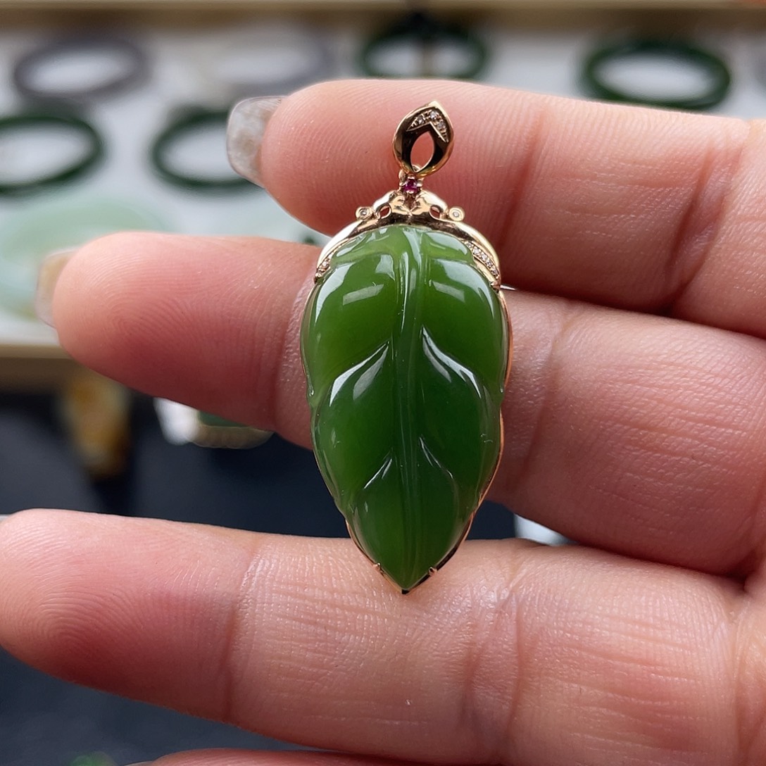 和田玉（碧玉）颈饰18K金镶嵌