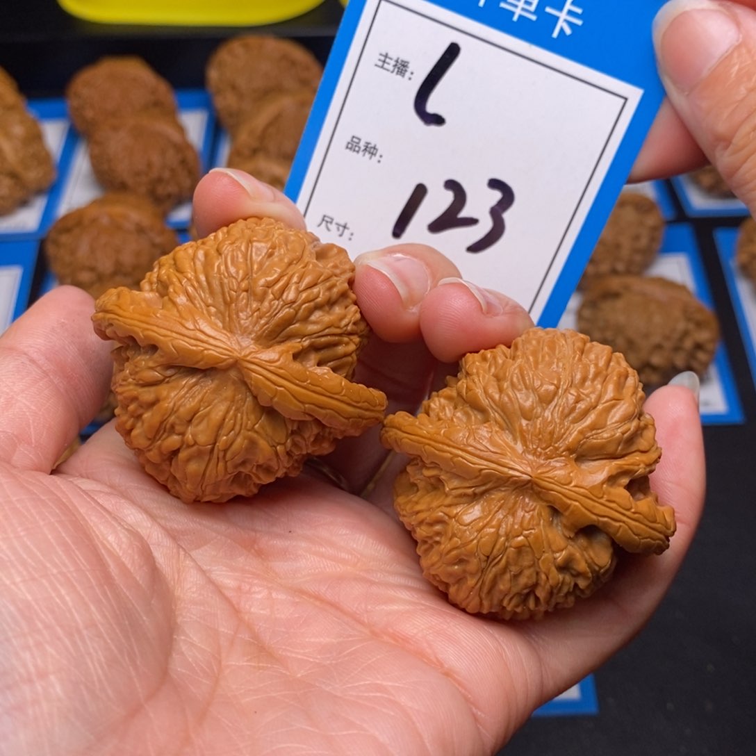 文玩核桃把件45白狮子230