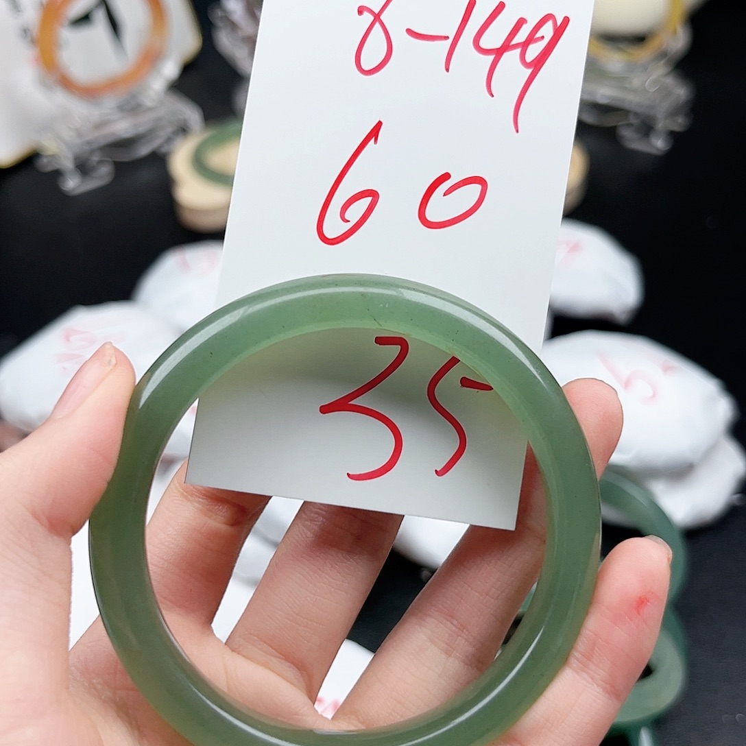 未镶嵌手镯石英质玉8.149