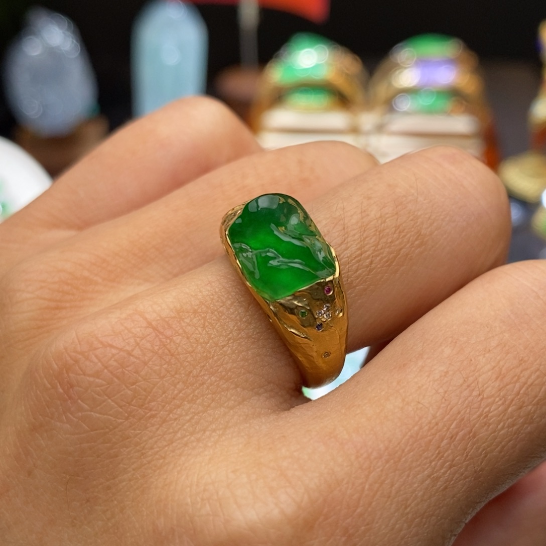 翡翠戒指18K金镶嵌青山绿水