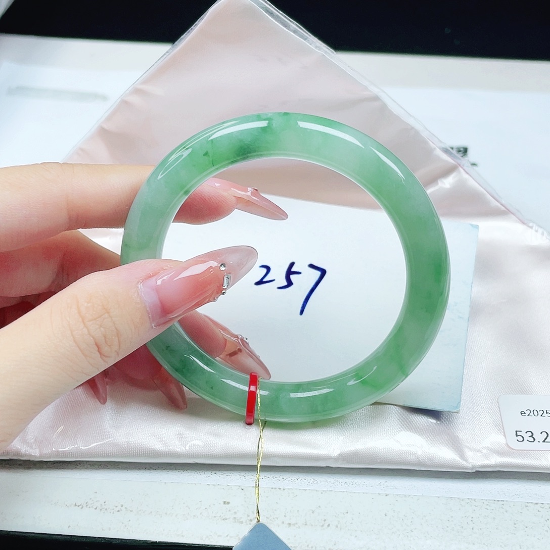 翡翠未镶嵌手镯（圆镯）53