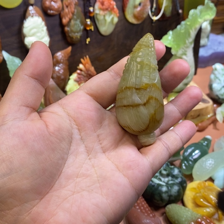 蛇纹石玉未镶嵌颈饰