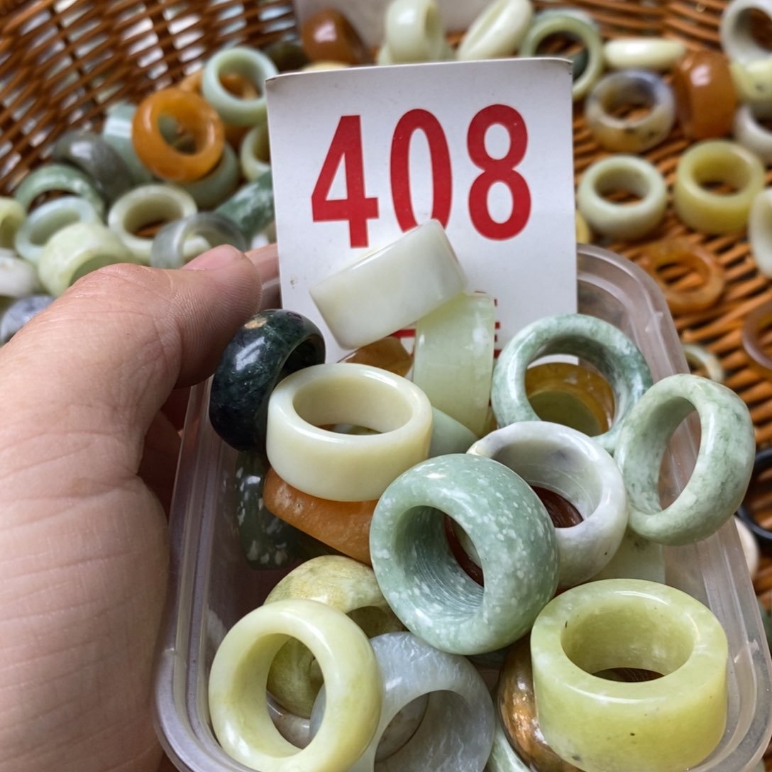 蛇纹石玉挂坠未镶嵌