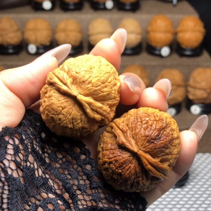 橄榄核吊坠12铁将军