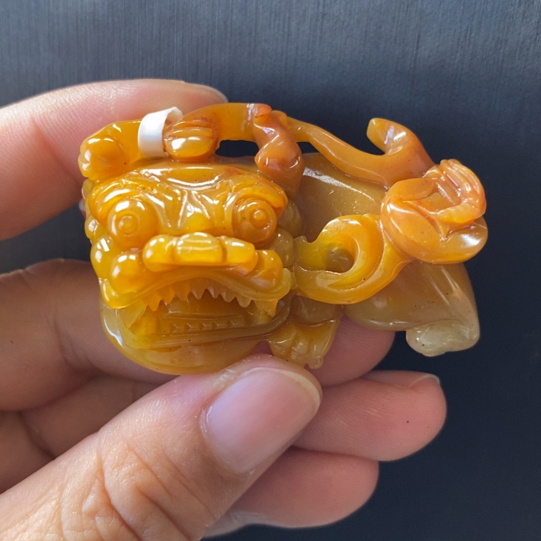 石英质玉（黄龙玉）未镶嵌颈饰