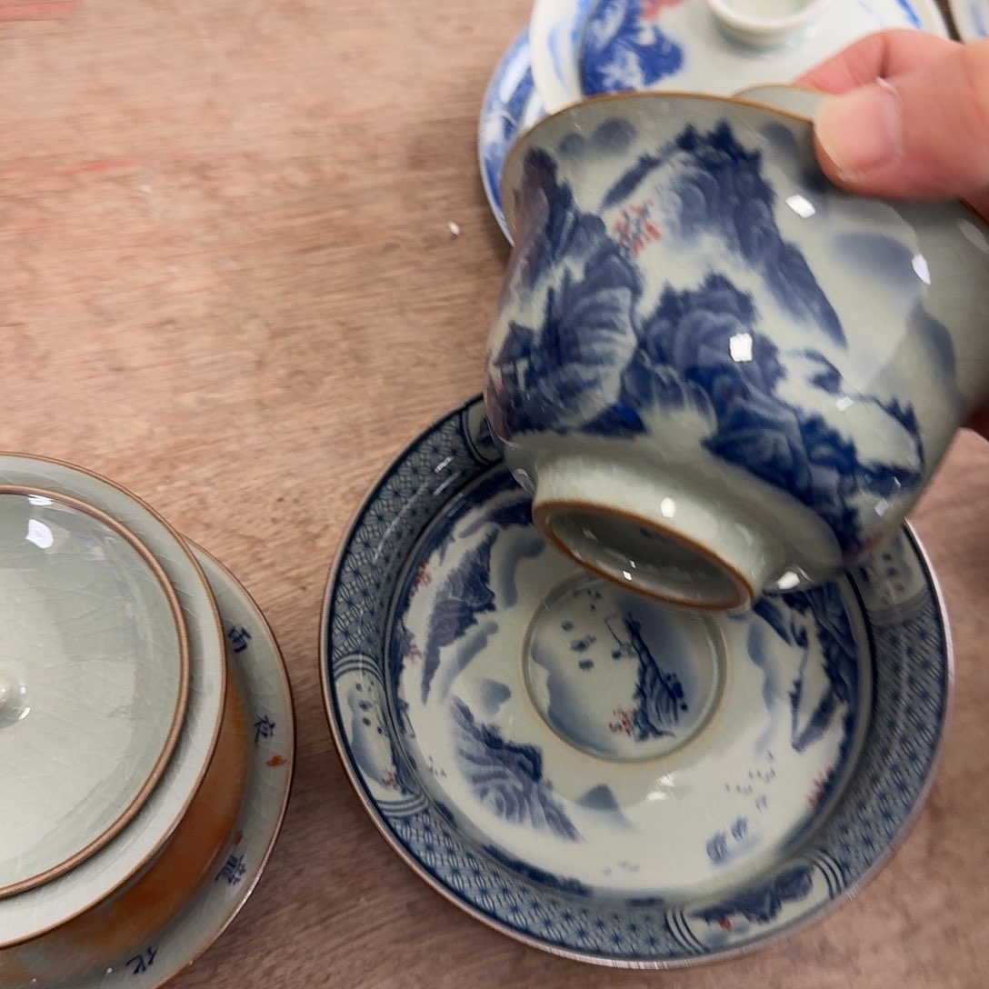 青花山水工作高足盖碗微瑕