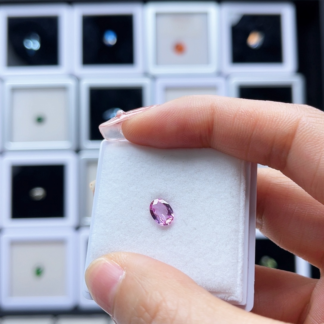 蓝宝石裸石未镶嵌