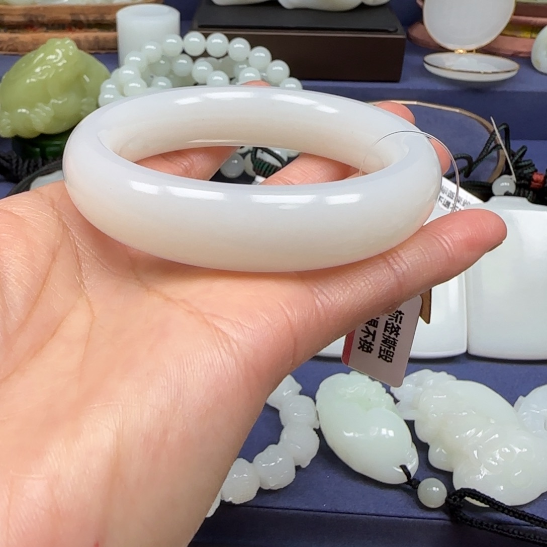 阿***车和田玉未镶嵌挂件