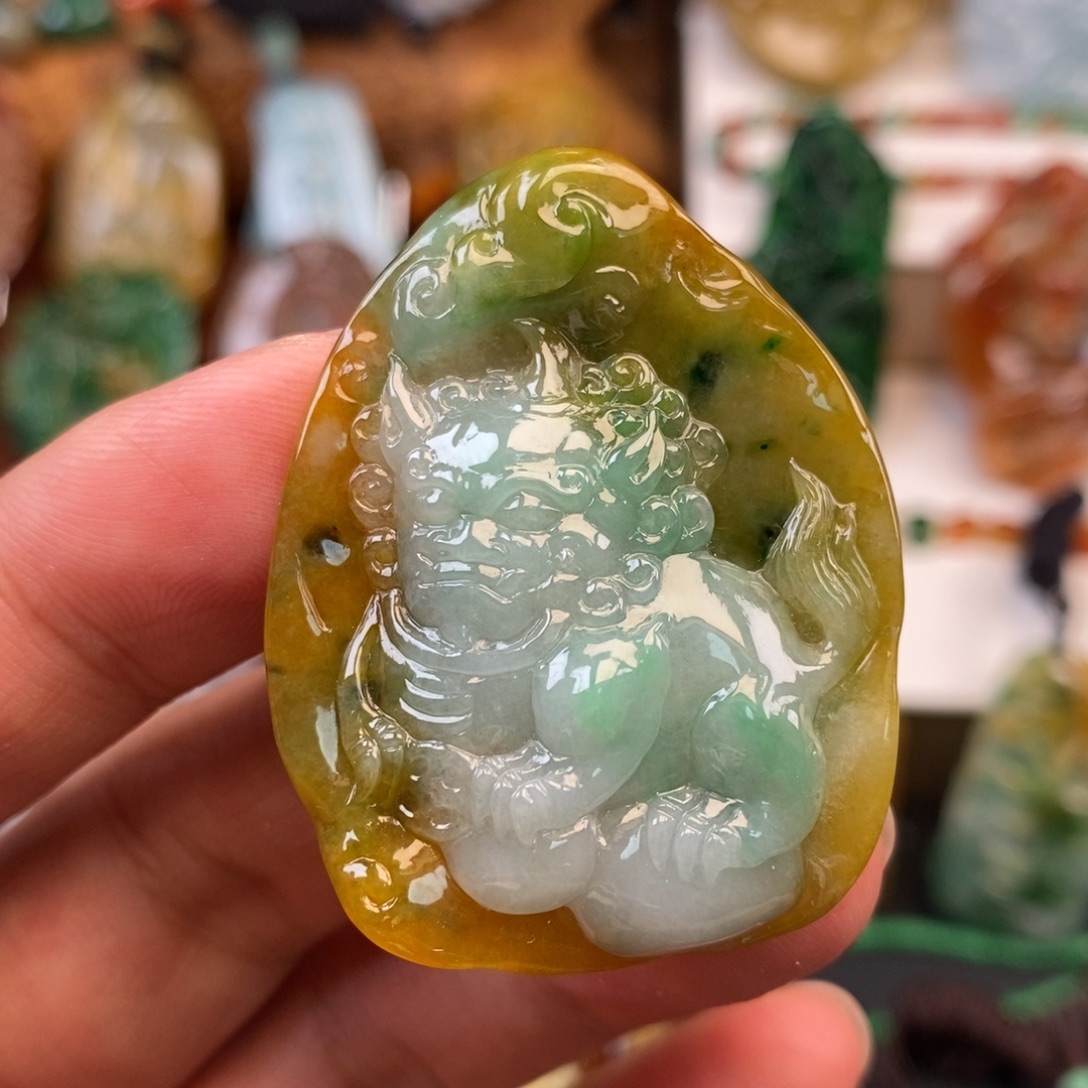 翡翠未镶嵌颈饰吞金兽