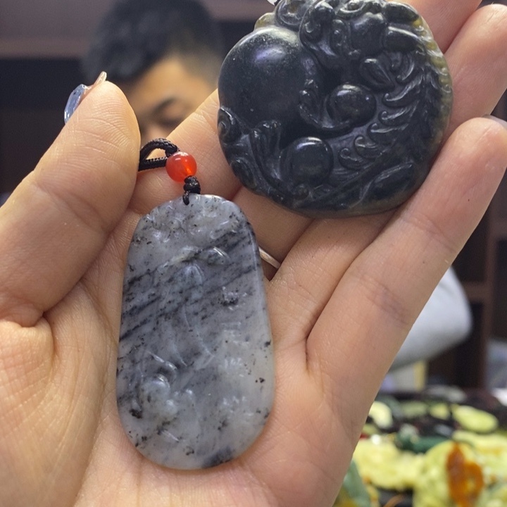 蛇纹石玉未镶嵌颈饰