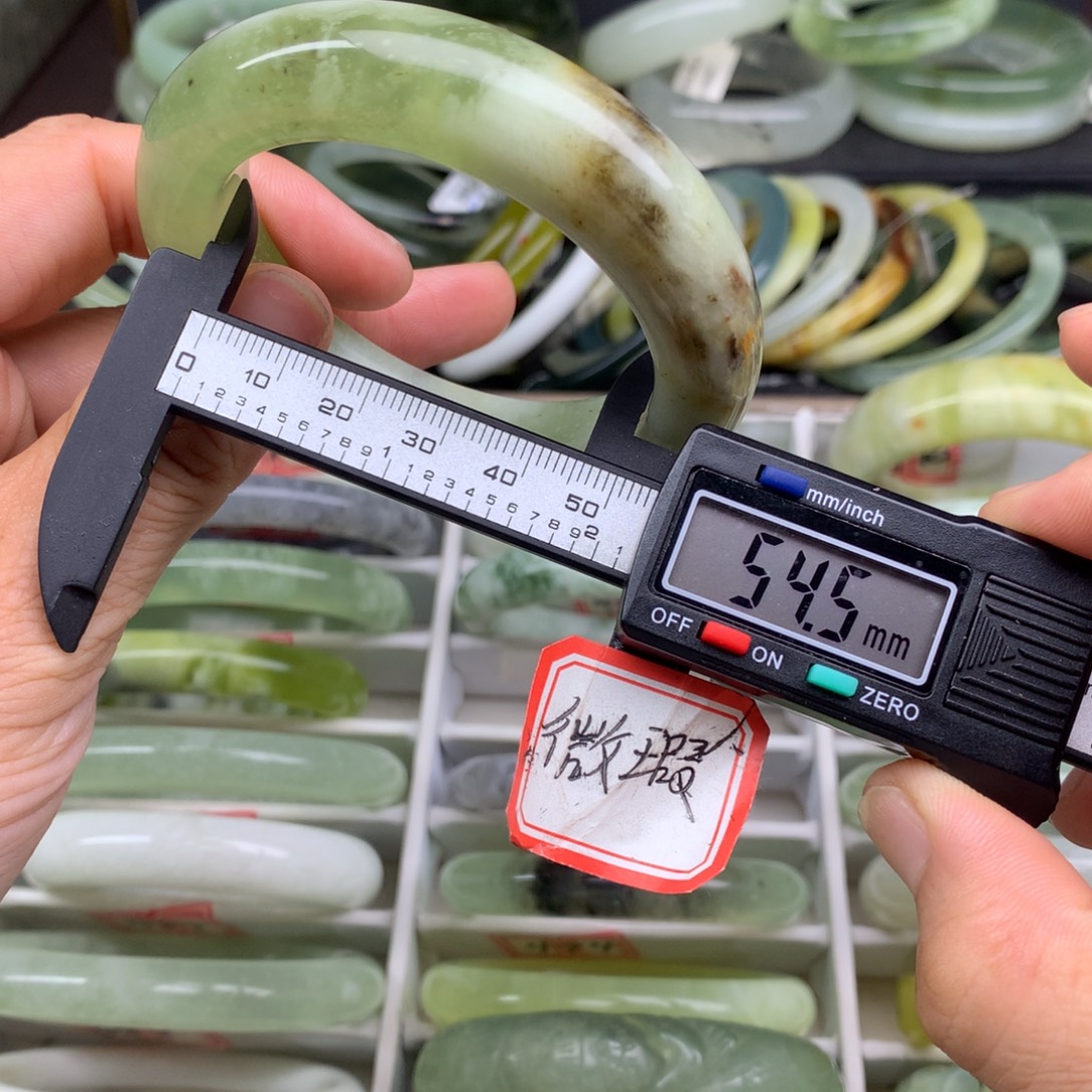 蛇纹石玉未镶嵌手镯497