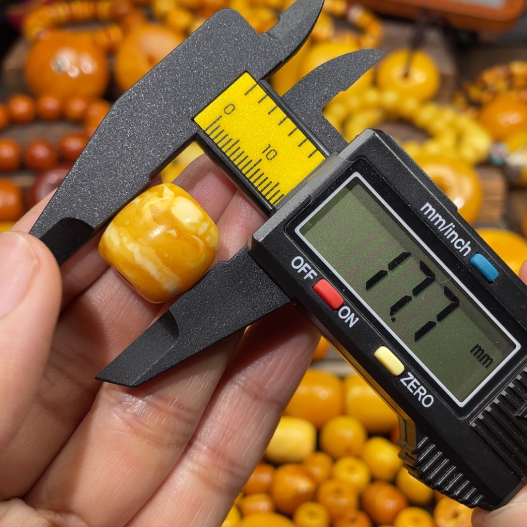 蜜蜡未镶嵌裸石墩子