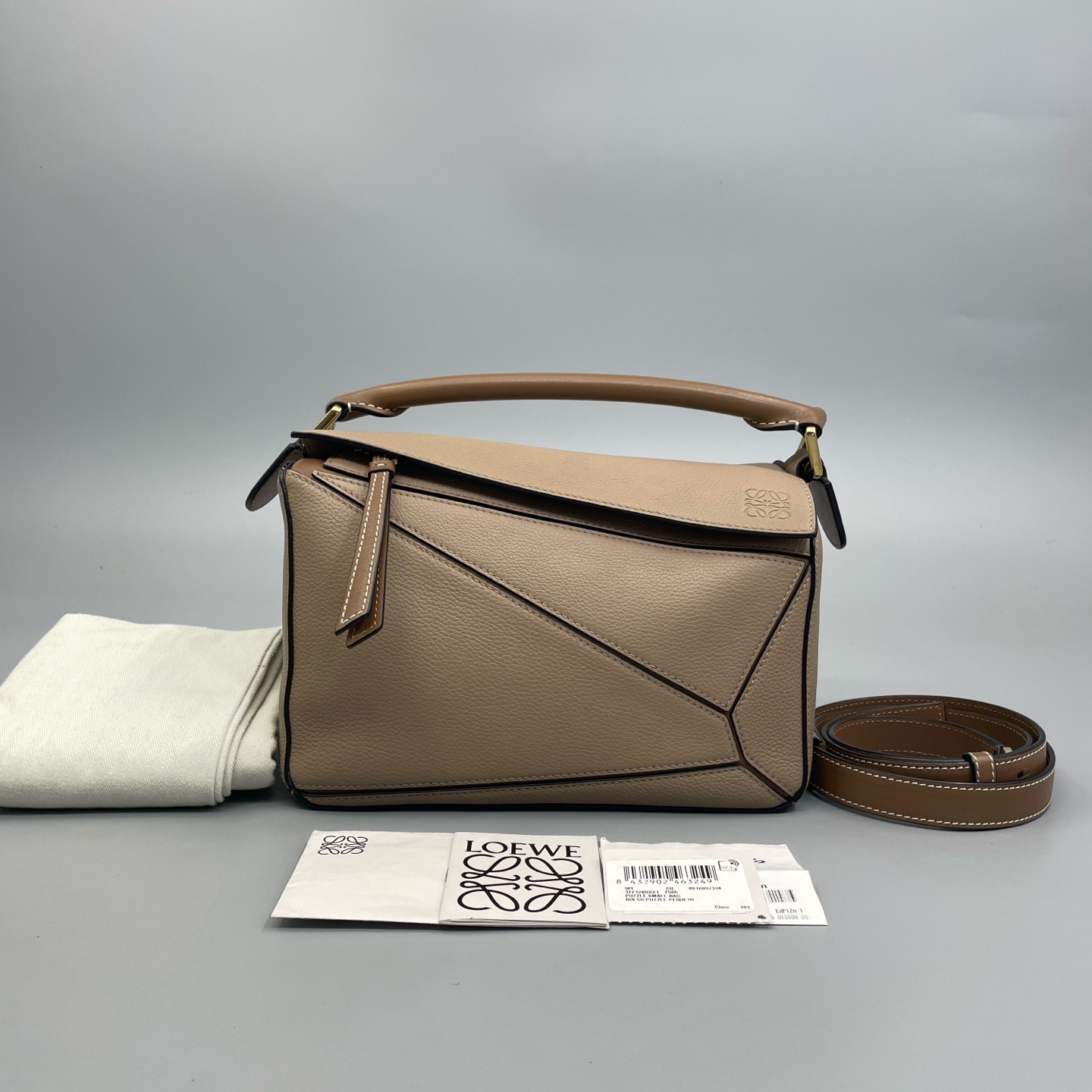95新 LOEWE/罗意威 Loewe puzzle小号几何斜挎包 尺寸24*15 A3881