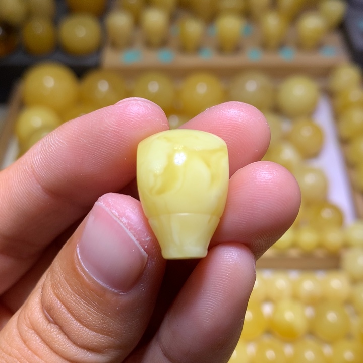 蜜蜡裸石未镶嵌天然俄料浓白妖花三通13.7