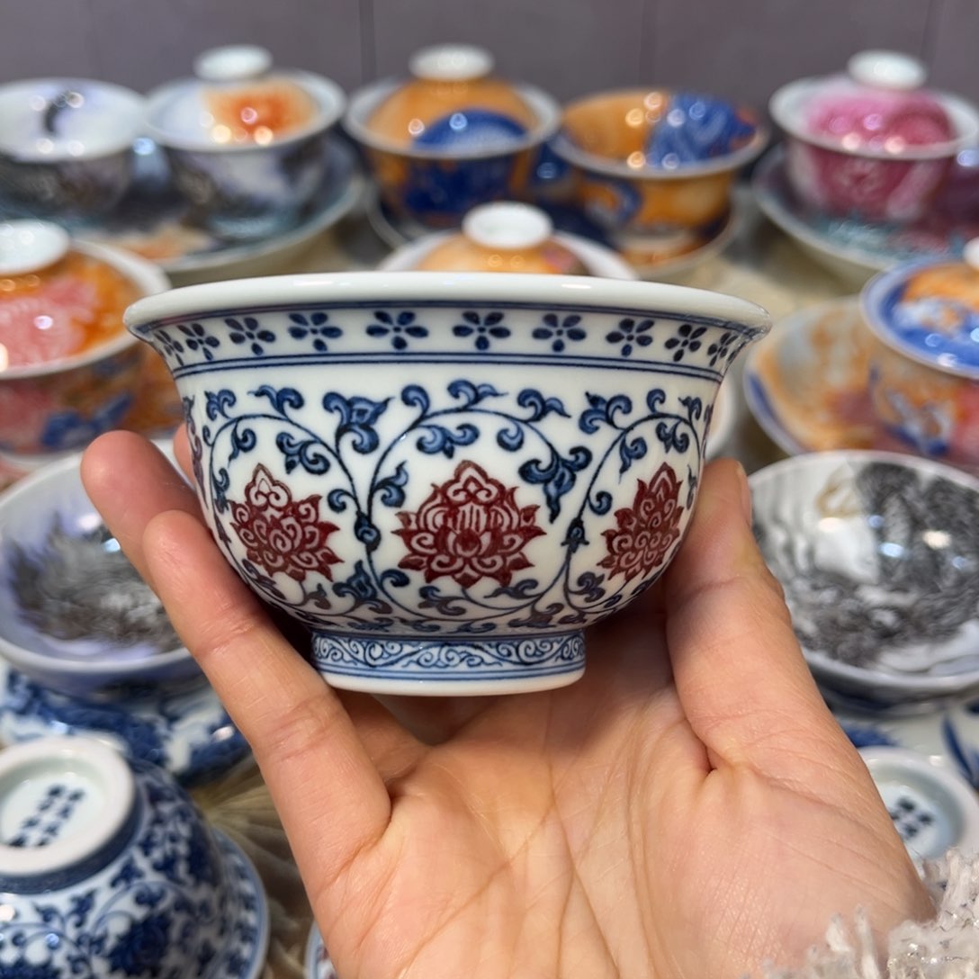 永乐青花釉里红缠枝莲大压手