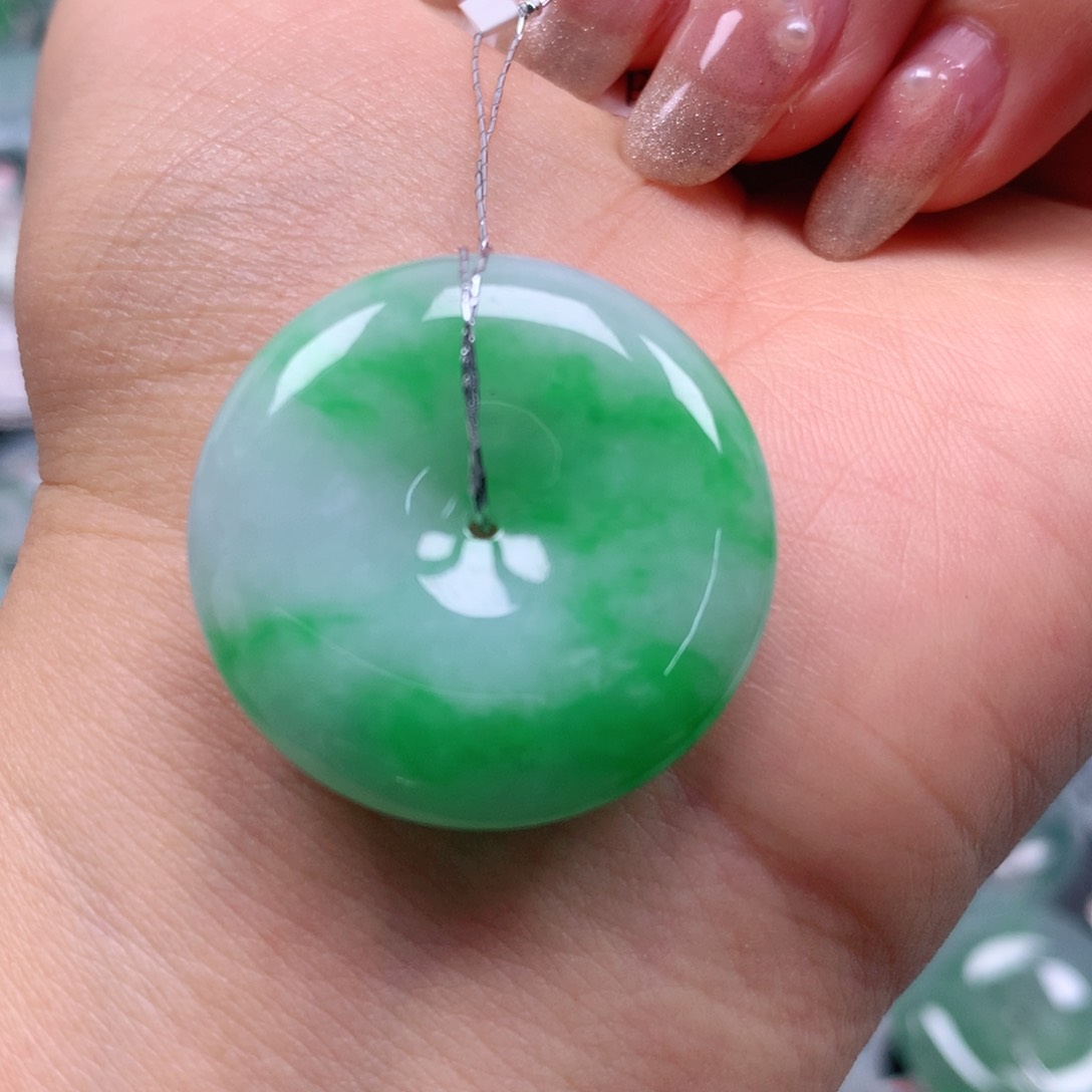 翡翠颈饰未镶嵌天然翡翠